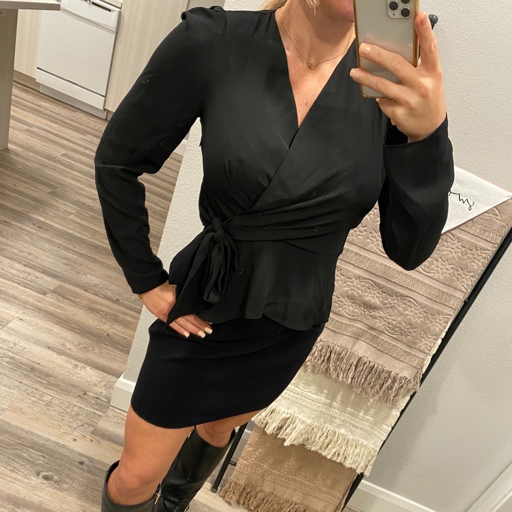 timing black blouse